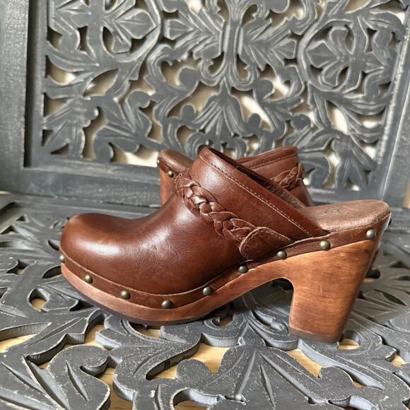 UGG Kaylee Leather Platform Clogs Brown Studded Wood Heel Braided Strap Size 7 - Picture 3 of 14